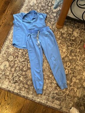 FIGS Women’s Oversized Rafaela and Zamora Jogger SIZE SMALL